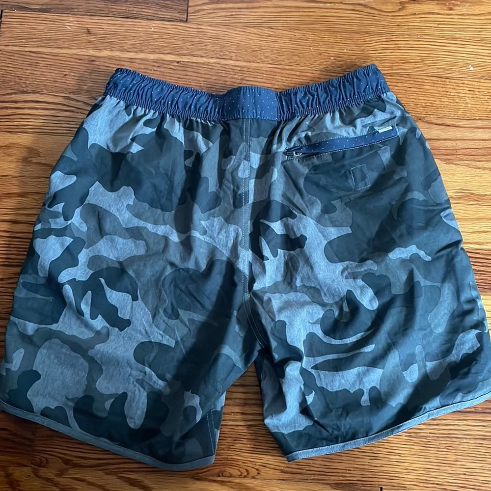 Men’s vuori athletic shorts Size M - Picture 3 of 4